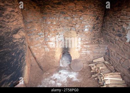 Un vecchio forno per ceramiche una volta utilizzato per il fuoco di prodotti in argilla Foto Stock