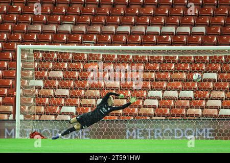 Barnsley, Regno Unito. 3 novembre 2023. Shamir Fenelon segna per 1-1durante l'Emirates fa Cup 1st Round Match Barnsley vs Horsham FC a Oakwell, Barnsley, Regno Unito, 3 novembre 2023 (foto di Mark Cosgrove/News Images) a Barnsley, Regno Unito il 3/11/2023. (Foto di Mark Cosgrove/News Images/Sipa USA) credito: SIPA USA/Alamy Live News Foto Stock