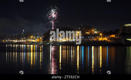 Spettacolo di fuochi d'artificio di Capodanno a la Valletta Malta Foto Stock
