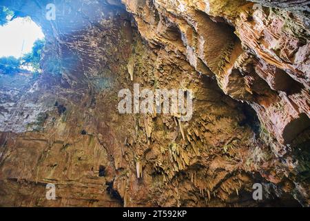 Grotte Di Castellana, Puglia, Italia. Sorgono a meno di due chilometri dalla città nel sud-est di Murge a 330 m.s.l.m. forma di altopiano calcareo Foto Stock