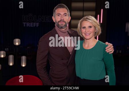 Micky BEISENHERZ, Moderator, Susan LINK, Moderatorin, Gastgeber der Sendung, Koelner Treff, im WDR Fernsehen, 03.11.2023. *** Micky BEISENHERZ, presentatrice, Susan LINK, presentatrice, presentatrice del programma, Koelner Treff, su WDR Television, 03 11 2023 Credit: Imago/Alamy Live News Foto Stock