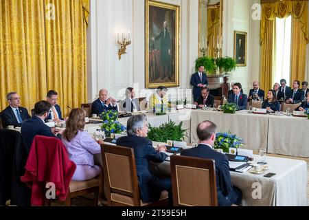 Washington, Stati Uniti. 3 novembre 2023. Il presidente degli Stati Uniti Joe Biden, centro, osservazioni durante l'inaugurale Americas Partnership for Economic Prosperity Leaders Summit nella stanza orientale della Casa Bianca, 3 novembre 2023 a Washington, DC Credit: Adam Schultz/White House Photo/Alamy Live News Foto Stock