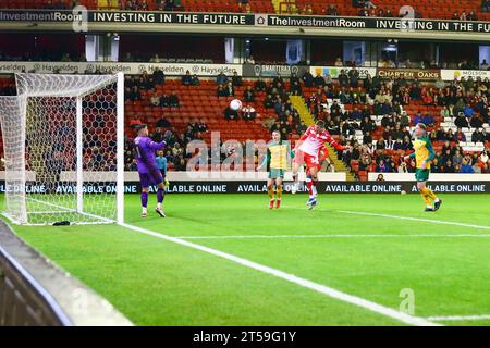 Oakwell Stadium, Barnsley, Inghilterra - 3 novembre 2023 Max Watters (36) di Barnsley segna il gol di apertura - durante la partita Barnsley contro Horsham, Emirates fa Cup, 2023/24, Oakwell Stadium, Barnsley, Inghilterra - 3 novembre 2023 crediti: Arthur Haigh/WhiteRosePhotos/Alamy Live News Foto Stock