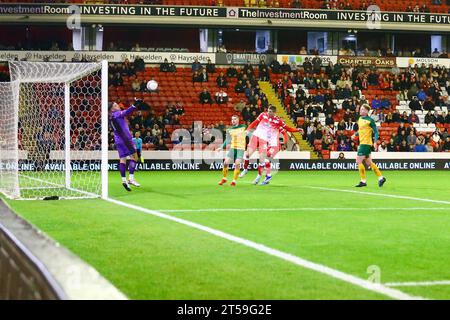 Oakwell Stadium, Barnsley, Inghilterra - 3 novembre 2023 Max Watters (36) di Barnsley segna il gol di apertura - durante la partita Barnsley contro Horsham, Emirates fa Cup, 2023/24, Oakwell Stadium, Barnsley, Inghilterra - 3 novembre 2023 crediti: Arthur Haigh/WhiteRosePhotos/Alamy Live News Foto Stock