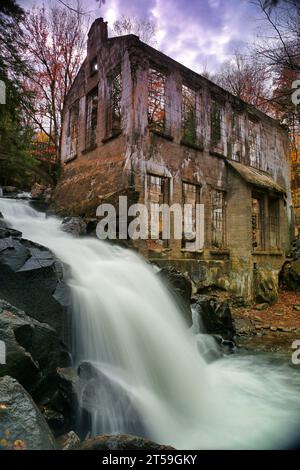 Le rovine e le cascate Carbide-Wilson. Foto Stock