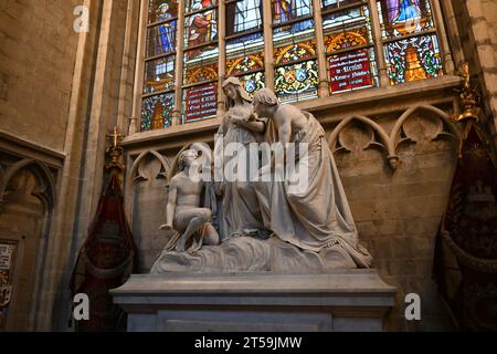 Scultura in marmo dedicata al conte Arthur Cornet de Ways-Ruart all'interno della cattedrale di St Michael e St. Gudula Foto Stock