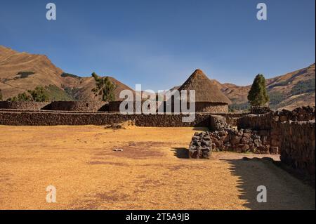 Parco archeologico "Wiracocha" nelle rovine di Raqchi Foto Stock
