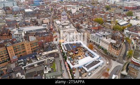 Nottingham, Regno Unito. 4 novembre 2023. Il tanto atteso Nottingham Winter Wonderland, che aprirà martedì 7 novembre, entra nelle sue fasi finali di preparazione mentre la gente del posto non vede l'ora di festeggiare il Natale. Crediti: Shing Hei Yip/Alamy Live News Foto Stock