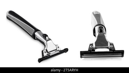 Il set di nuove lame del rasoio isolate su uno sfondo bianco Foto Stock