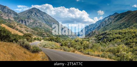 Prosegui fino alle montagne asciutte dello Utah, con vista panoramica Foto Stock