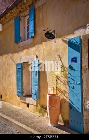 Villaggio di saint remy de Provence nella campagna di Aix-en-provence, regione di Vaucluse Provence, Francia Foto Stock