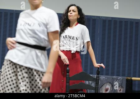 Il soprano Guiomar canto si esibisce durante le prove di Carmen. The Flamenco Musical al Teatro Real di Madrid, 4 novembre 2023, Spagna Foto Stock