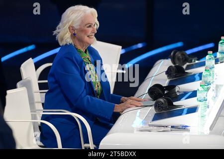 Roma, Italia. 4 novembre 2023. Loretta Goggi partecipa al programma Rai racconto e quale Show 2023 ultimo episodio presso gli studi di Fabrizio Frizzi. (Foto di Mario Cartelli/SOPA Images/Sipa USA) credito: SIPA USA/Alamy Live News Foto Stock