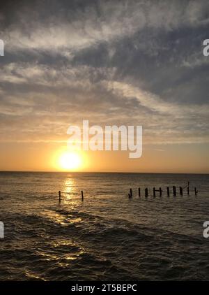 alba al largo di ness point lowestoft suffolk inghilterra, punto più orientale dell'inghilterra Foto Stock