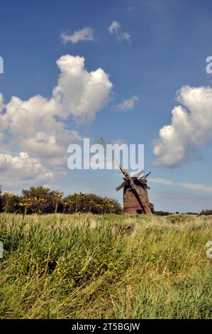 pompa eolica brograve waxham norfolk inghilterra Foto Stock