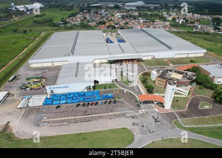 Taubate, SP, Brasile - 4 novembre 2023- Vista all'aperto dello stabilimento Embraer EVE, industria aeronautica brasiliana. Solo per uso editoriale. Foto Stock