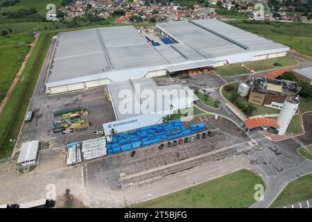 Taubate, SP, Brasile - 4 novembre 2023- Vista all'aperto dello stabilimento Embraer EVE, industria aeronautica brasiliana. Solo per uso editoriale. Foto Stock