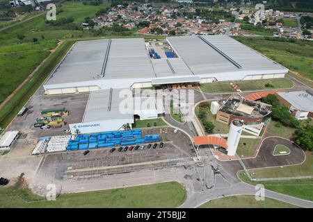 Taubate, SP, Brasile - 4 novembre 2023- Vista all'aperto dello stabilimento Embraer EVE, industria aeronautica brasiliana. Solo per uso editoriale. Foto Stock