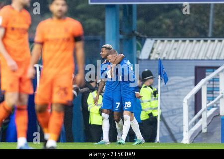 Birmingham sabato 4 novembre 2023. Jay Stansfield di Birmingham e Juninho Bacuna di Birmingham celebrano il primo gol della sua squadra durante la partita del campionato Sky Bet tra Birmingham City e Ipswich Town a St Andrews, Birmingham, sabato 4 novembre 2023. (Foto: Gustavo Pantano | mi News) crediti: MI News & Sport /Alamy Live News Foto Stock