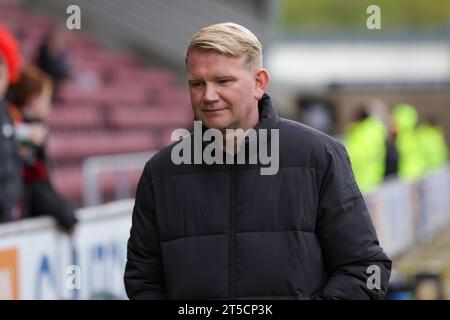 Northampton sabato 4 novembre 2023. Il manager di Barrow, Pete Wild, prima della partita di fa Cup tra Northampton Town e Barrow al PTS Academy Stadium di Northampton sabato 4 novembre 2023. (Foto: John Cripps | mi News) crediti: MI News & Sport /Alamy Live News Foto Stock