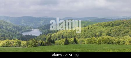 Punto panoramico Lago de la Lande a la Bresse lungo la Route des Cretes nella regione dei Vosgi in Francia Foto Stock