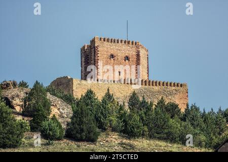 Il castello e le mura del comune di Molina de Aragon, nella provincia di Guadalajara, comunità autonoma di Castilla la Mancha, Spagna, Europa Foto Stock
