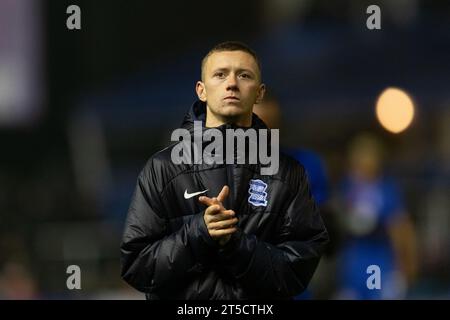 Birmingham sabato 4 novembre 2023. Jay Stansfield di Birmingham applaude i tifosi dopo la partita del campionato Sky Bet tra Birmingham City e Ipswich Town a St Andrews, Birmingham, sabato 4 novembre 2023. (Foto: Gustavo Pantano | mi News) crediti: MI News & Sport /Alamy Live News Foto Stock