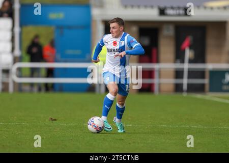 Northampton sabato 4 novembre 2023. Robbie Gotts di Barrow durante la seconda metà della prima partita di fa Cup tra Northampton Town e Barrow al PTS Academy Stadium di Northampton sabato 4 novembre 2023. (Foto: John Cripps | mi News) crediti: MI News & Sport /Alamy Live News Foto Stock