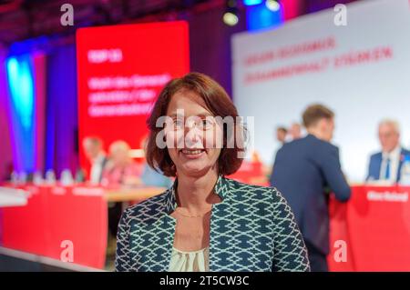 Magonza, Germania. 4 novembre 2023. Katarina Barley (SPD), membro del Parlamento europeo e una dei quattordici vicepresidenti, partecipa alla conferenza statale del partito SPD Renania-Palatinato. (To dpa 'Barley: Prevent SHIFT to the Right in Europe - Lucke TOP Candidate') credito: Andreas Arnold/dpa/Alamy Live News Foto Stock