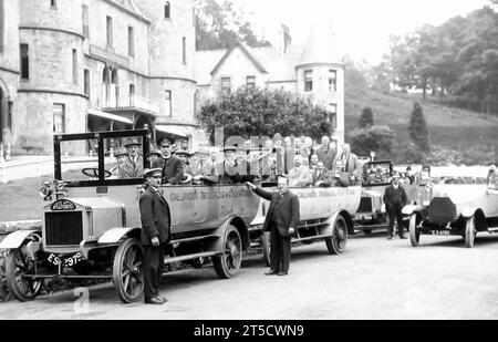 Charabanc al Trossachs Hotel, Callander, Scozia, inizio anni '1900 Foto Stock