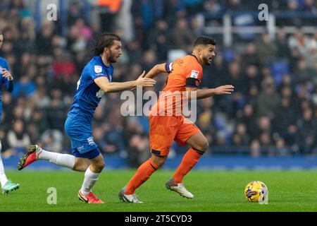 Birmingham sabato 4 novembre 2023. Ivan Šunjić di Birmingham (L) e Sam Morsy di Ipswich Town in azione durante la partita del campionato Sky Bet tra Birmingham City e Ipswich Town a St Andrews, Birmingham, sabato 4 novembre 2023. (Foto: Gustavo Pantano | mi News) crediti: MI News & Sport /Alamy Live News Foto Stock