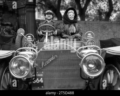 2023 St James's International Concours Londra Regno Unito. Auto d'epoca che partecipano alla London to Brighton Run Foto Stock