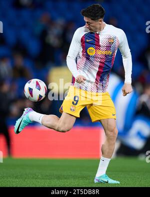 San Sebastian, Spagna. 4 novembre 2023. Robert Lewandowski del FC Barcelona durante la partita di la Liga EA Sports tra Real Sociedad e FC Barcelona ha giocato al reale Arena Stadium il 4 novembre 2023 a San Sebastian, in Spagna. (Foto di Cesar Ortiz/PRESSINPHOTO) crediti: PRESSINPHOTO SPORTS AGENCY/Alamy Live News Foto Stock