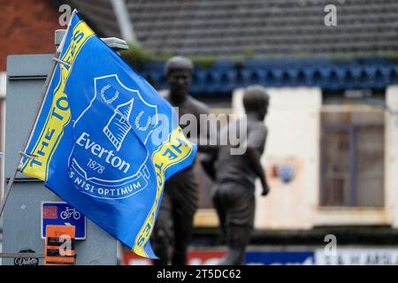 Liverpool, Regno Unito. 4 novembre 2023. Una bandiera Everton fuori terra. Partita di Premier League, Everton contro Brighton e Hove Albion al Goodison Park di Liverpool sabato 4 novembre 2023. Questa immagine può essere utilizzata solo per scopi editoriali. Solo per uso editoriale, foto di Chris Stading/Andrew Orchard fotografia sportiva/Alamy Live news credito: Andrew Orchard fotografia sportiva/Alamy Live News Foto Stock