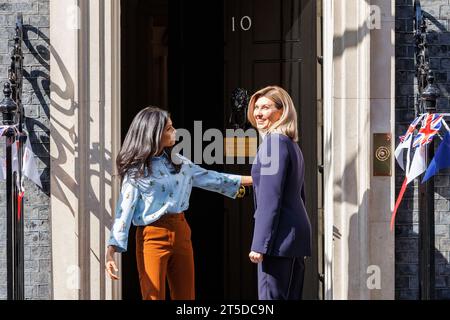 MccLi0004082 la signora Murty dà il benvenuto alla First Lady dell'Ucraina, Olena Zelenska, a Downing Street. Immagine scattata il 4 maggio 2023. © Belinda Jiao jiao.bil Foto Stock