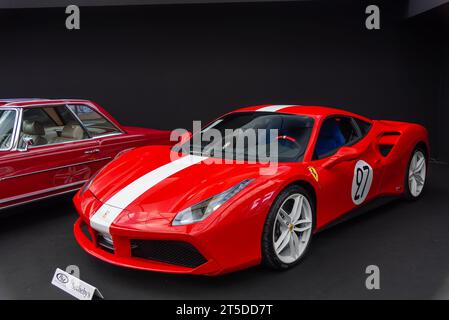 Parigi, Francia - RM Sotheby's Paris 2020. Focus su un Rosso Scuderia 2018 Ferrari 488 GTB 70° anniversario. Numero di telaio ZFF79AMB000229458. Foto Stock