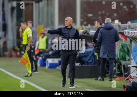 Genova, Italia. 4 novembre 2023. Eugenio Corini capo allenatore del Palermo F.C. durante la partita di calcio di serie BKT Sampdoria vs Palermo F.C. presso lo Stadio Luigi FerrarisGenova, Italia, 4 novembre 2023 crediti: Agenzia fotografica indipendente/Alamy Live News Foto Stock