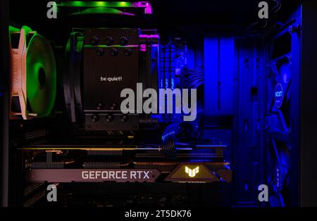 Leopoli, Ucraina - 4 novembre 2023: Scheda grafica per giochi ASUS TUF GeForce RTX 3060 Foto Stock