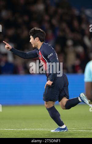 Parigi, Francia. 3 novembre 2023. Lee Kang-in di Parigi Saint-Germain celebra il suo gol durante la partita di Ligue 1 Uber Eats tra Paris Saint Germain e Montpellier al Parc des Princes, il 3 novembre 2023 a Parigi, in Francia. Foto di David Niviere/ABACAPRESS.COM credito: Abaca Press/Alamy Live News Foto Stock