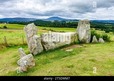 Tomnaverie Stone Sircle, vicino a Tarland, Aberdeenshire, Scozia, Regno Unito. Il picco di Morven in lontananza. Foto Stock