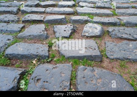 Antica via del porto romana dal III o IV secolo d.C. nella città vecchia di colonia Foto Stock