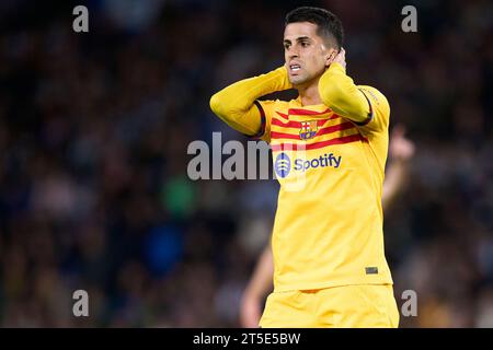 San Sebastian, Spagna. 4 novembre 2023. Joao Cancelo del FC Barcelona durante la partita di la Liga EA Sports tra Real Sociedad e FC Barcelona ha giocato al reale Arena Stadium il 4 novembre 2023 a San Sebastian, in Spagna. (Foto di Cesar Ortiz/PRESSINPHOTO) crediti: PRESSINPHOTO SPORTS AGENCY/Alamy Live News Foto Stock
