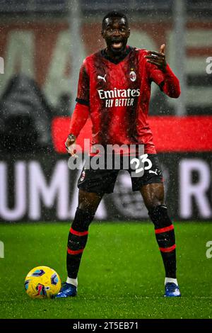 Milano, Italia. 4 novembre 2023. Fikayo Tomori del Milan reagisce in azione durante la partita di serie A italiana AC Milan vs Udinese allo Stadio San Siro di Milano, Italia il 4 novembre 2023 crediti: Piero Cruciatti/Alamy Live News Credit: Piero Cruciatti/Alamy Live News Foto Stock