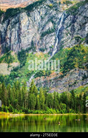 Avalanche Lake creek e cascata nel Glacier National Park, Montana. Foto Stock