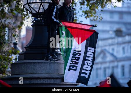 Londra, Regno Unito. 4 novembre 2023. Giorno d'azione per la Palestina - cessate il fuoco ora! Dimostrazione. Le manifestazioni si sono svolte in tutto il Regno Unito per un cessate il fuoco a Gaza. Credito: SOPA Images Limited/Alamy Live News Foto Stock