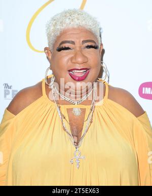 West Hollywood, Stati Uniti. 4 novembre 2023. Luenell arriva all'Imagine Ball 2023 tenutosi al Peppermint Club di West Hollywood, CALIFORNIA, sabato 4 novembre 2023. (Foto di Juan Pablo Rico/Sipa USA) credito: SIPA USA/Alamy Live News Foto Stock