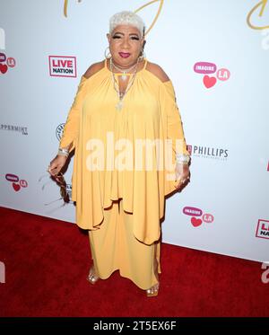 West Hollywood, Stati Uniti. 4 novembre 2023. Luenell arriva all'Imagine Ball 2023 tenutosi al Peppermint Club di West Hollywood, CALIFORNIA, sabato 4 novembre 2023. (Foto di Juan Pablo Rico/Sipa USA) credito: SIPA USA/Alamy Live News Foto Stock