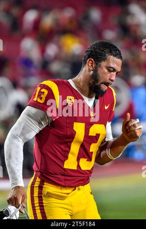 Los Angeles, CA. 4 novembre 2023. Il quarterback degli USC Trojans Caleb Williams #13 dopo la partita di football NCAA tra gli USC Trojans e i Washington Huskies al Coliseum di Los Angeles, California. Credito fotografico obbligatorio: Louis Lopez/Cal Sport Media/Alamy Live News Foto Stock