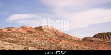 Le bellissime montagne rosse di Khizi sono simili al pianeta Marte. Azerbaigian. Foto Stock