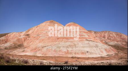 Le bellissime montagne rosse di Khizi sono simili al pianeta Marte. Azerbaigian. Foto Stock